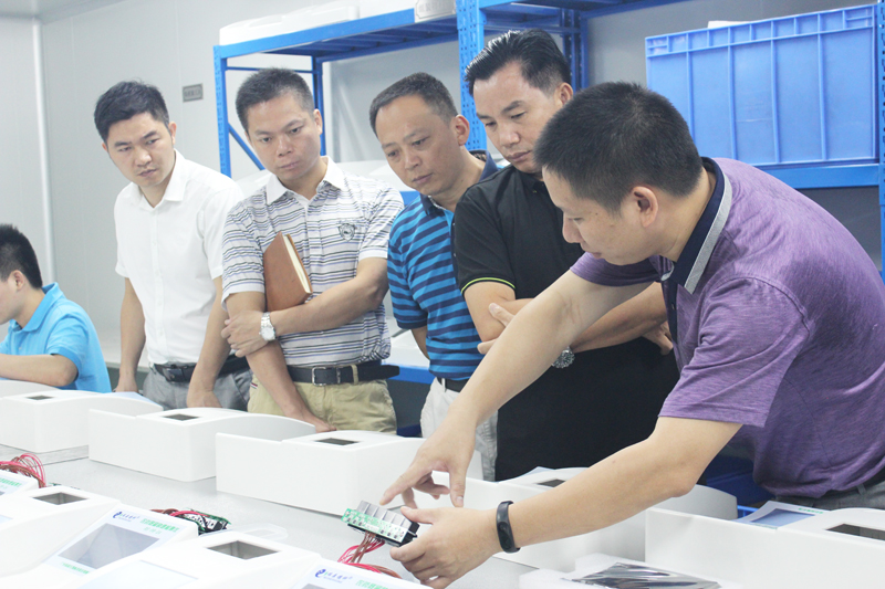 佛山市南海區(qū)食品藥品監(jiān)督管理局領(lǐng)導(dǎo)蒞臨我司參觀指導(dǎo)